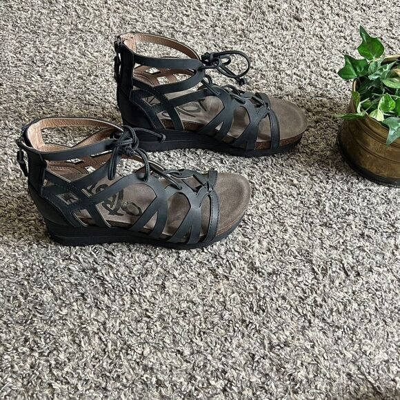 OTBT Nomadic Sandal Size US 6.5 M Black Leather Wedge Heel Lace-Up Strappy New - Picture 3 of 11